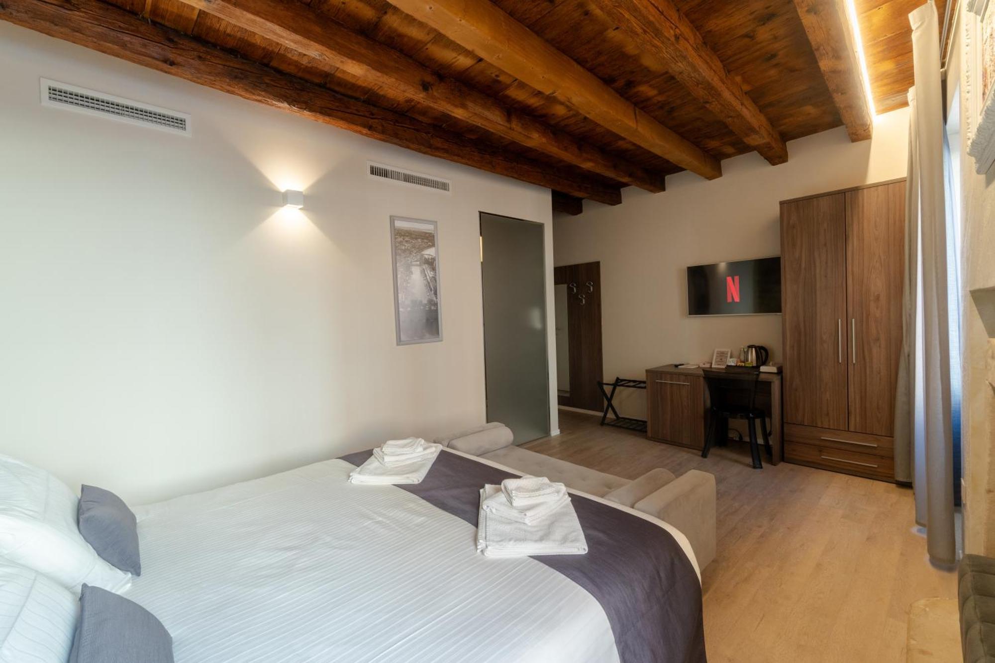 La Casa In Paese Hotel Peschiera del Garda Exterior photo